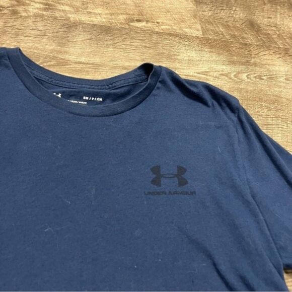 Under Armour Short Sleeve Shirt Size Small - Picture 2 of 6